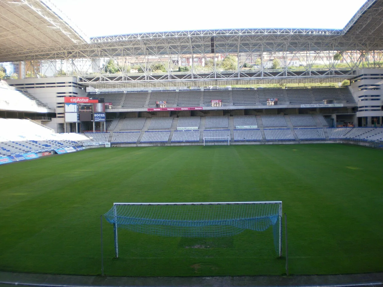 Interior del estadio Carlos Tartiere de Oviedo, donde España ganó 3-1 a la República Checa