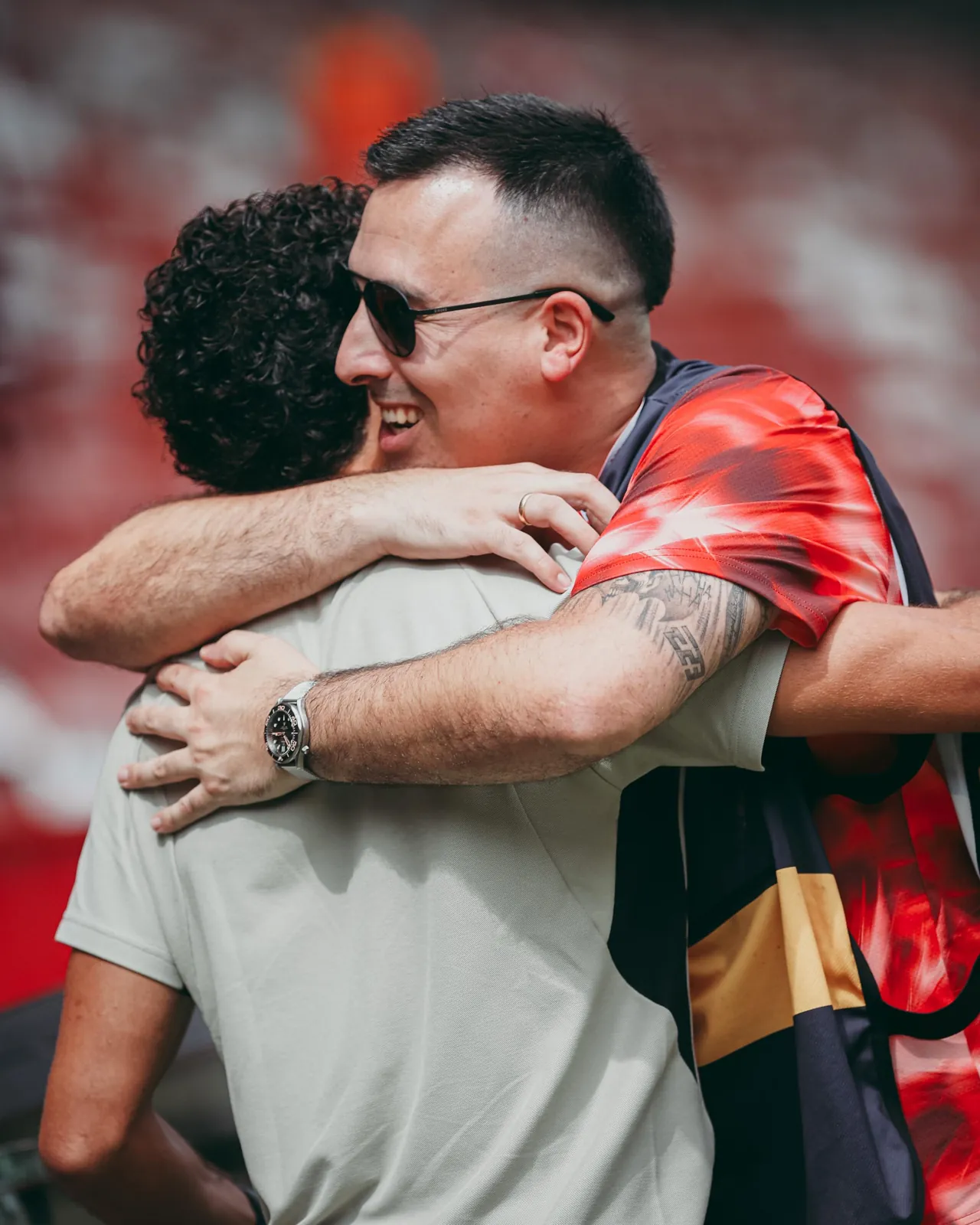 Elopi23 hugging Mateu Morey, Girona fullback, at El Molinón