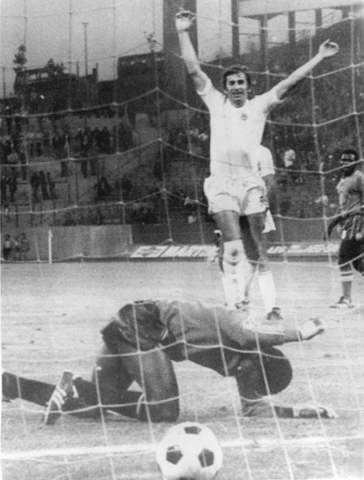 Yugoslavia 9-0 Zaire. Después de este partido llegó el aviso del régimen de Mobutu.