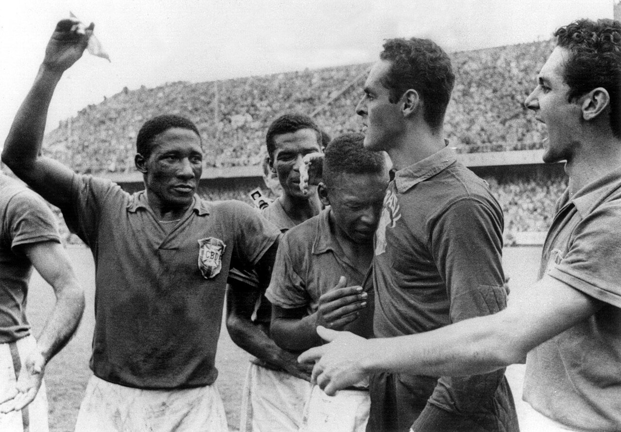Djalma Santos, Pelé llorando y Gilmar tras ganar el Mundial.