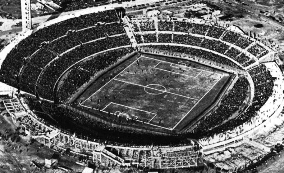 El Estadio Centenario de Montevideo en 1930, el escenario de la primera final.