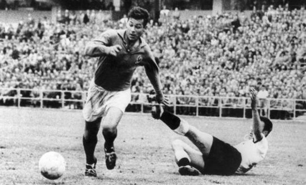 Just Fontaine con Francia en 1958. Trece goles en seis partidos: el récord sigue en pie.