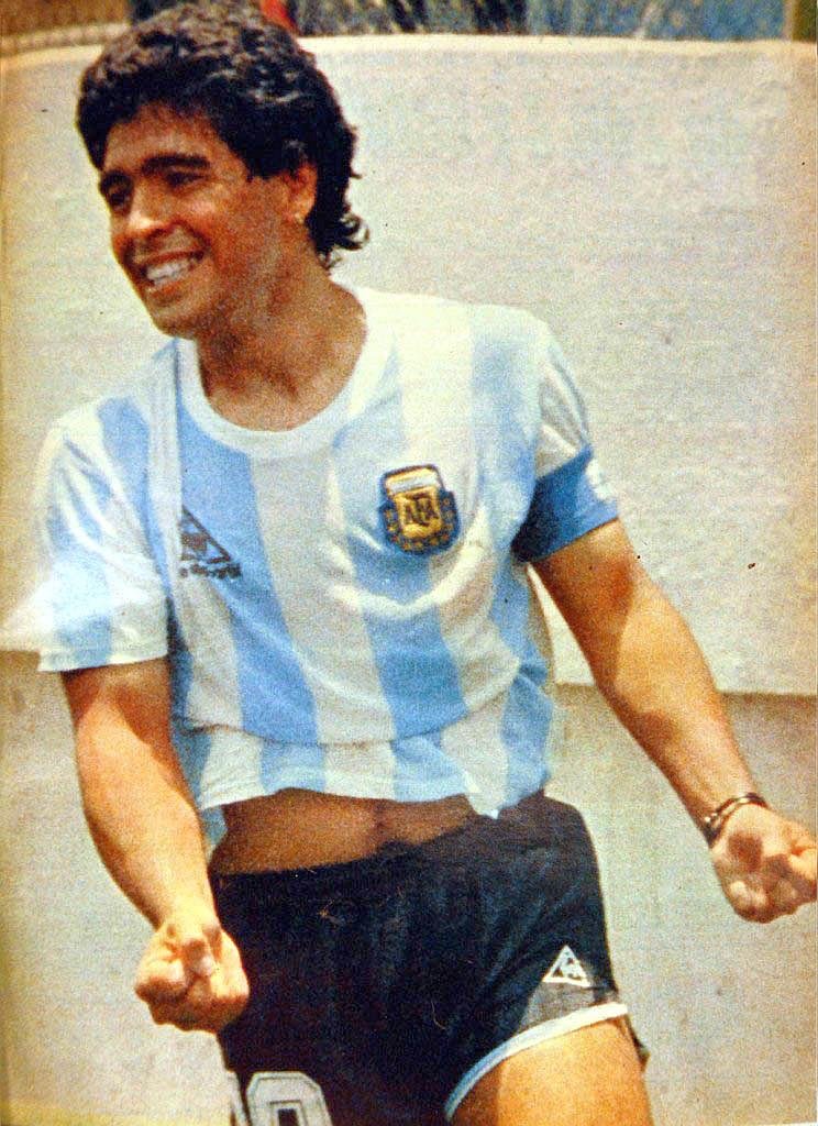 Maradona celebrando su gol contra Italia en la fase de grupos de México 86.