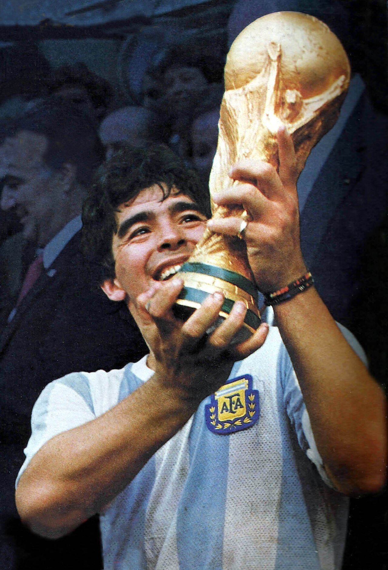 Maradona con la Copa del Mundo en el Azteca, 29 de junio de 1986.