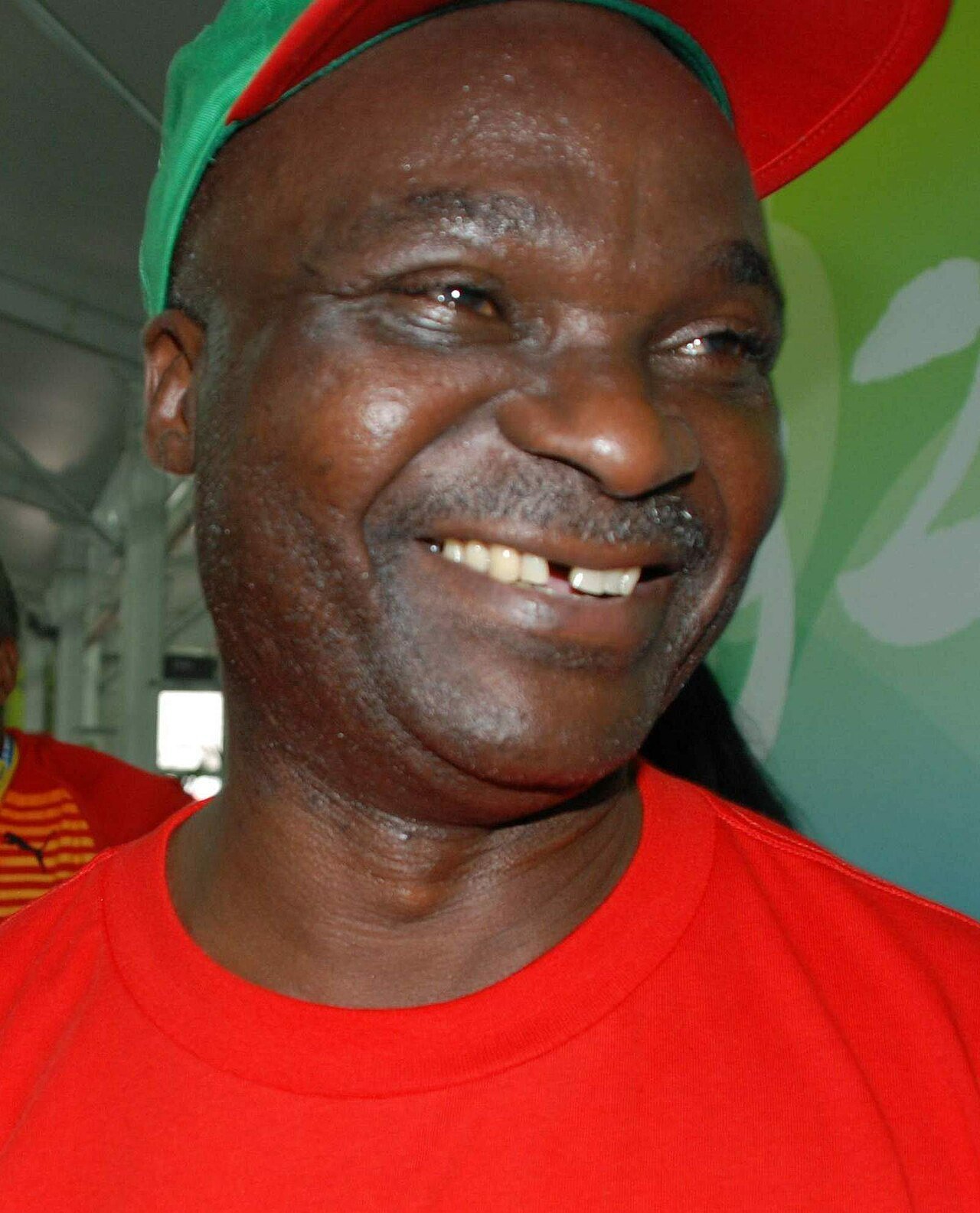 Roger Milla, fotografiado en 2008. En 1990, con 38 años, metió cuatro goles saliendo del banquillo y se inventó el baile del córner.