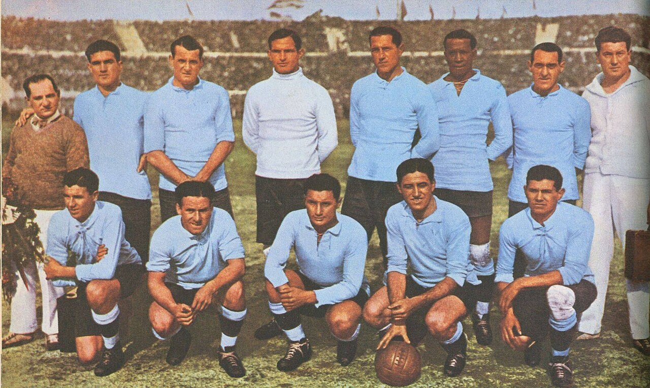 La selección de Uruguay de 1930, la primera campeona del mundo de la historia.