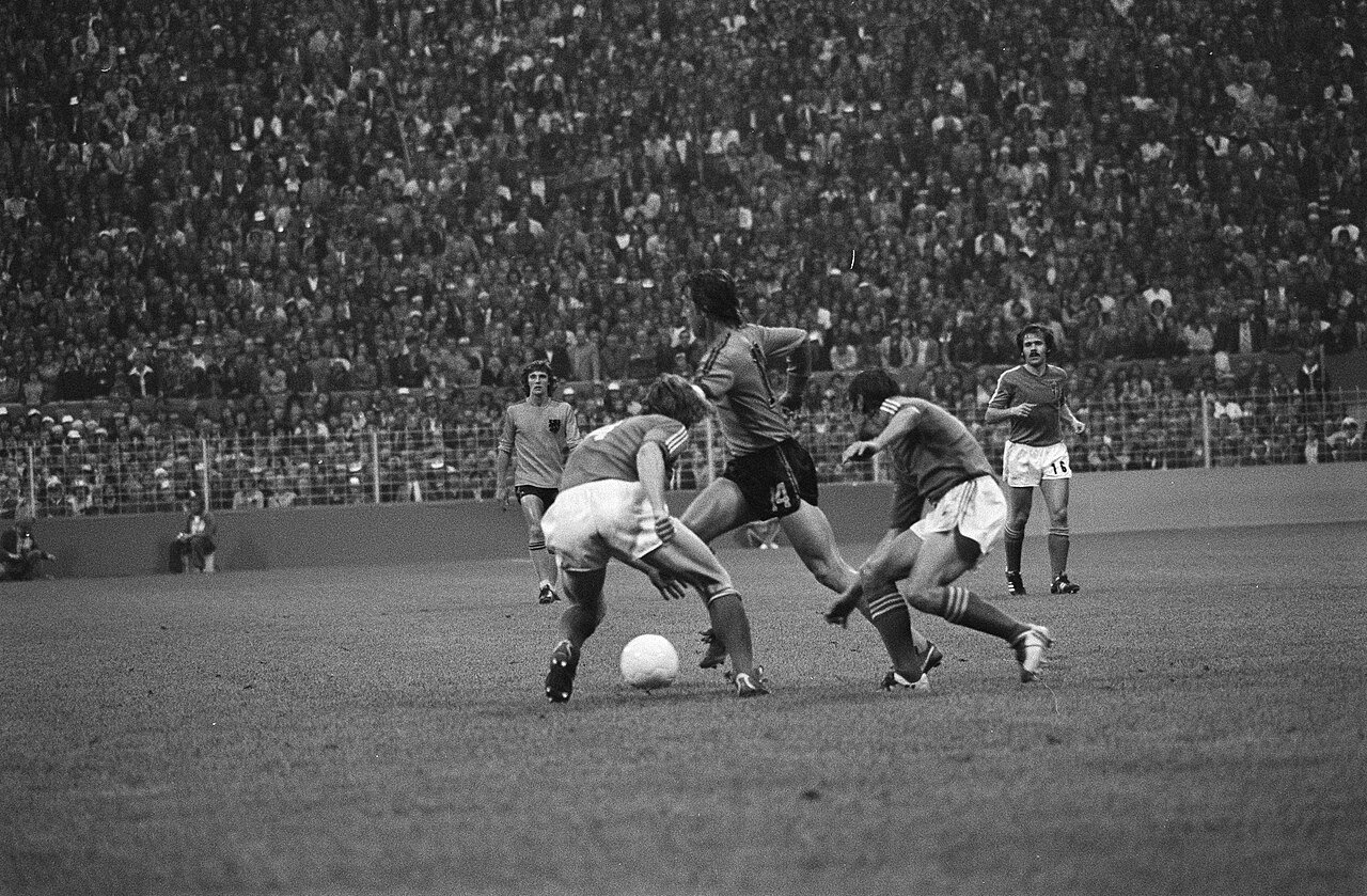 Cruyff en acción contra Suecia el 19 de junio de 1974, el partido del regate que lleva su nombre.