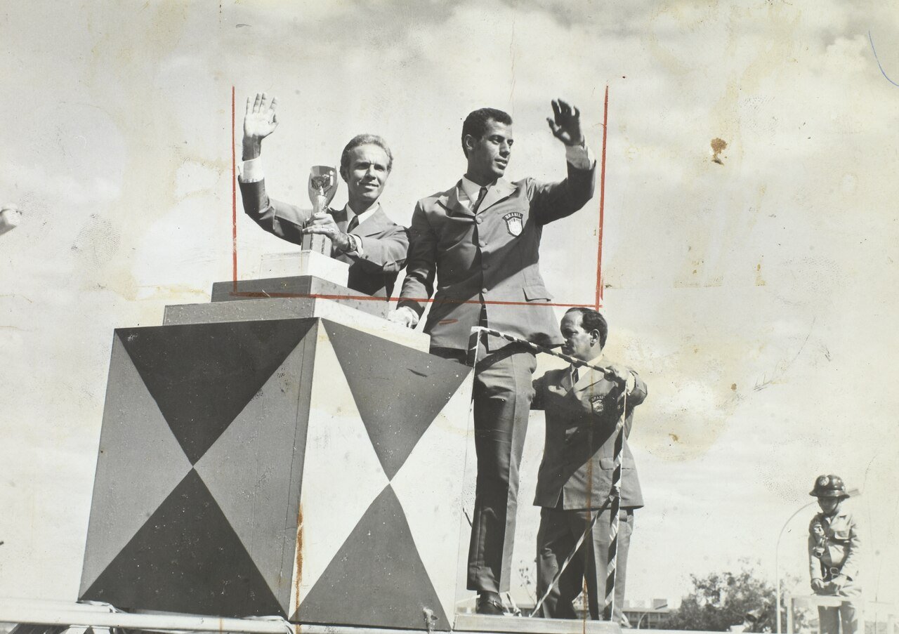 Mário Zagallo, the manager, with captain Carlos Alberto Torres.