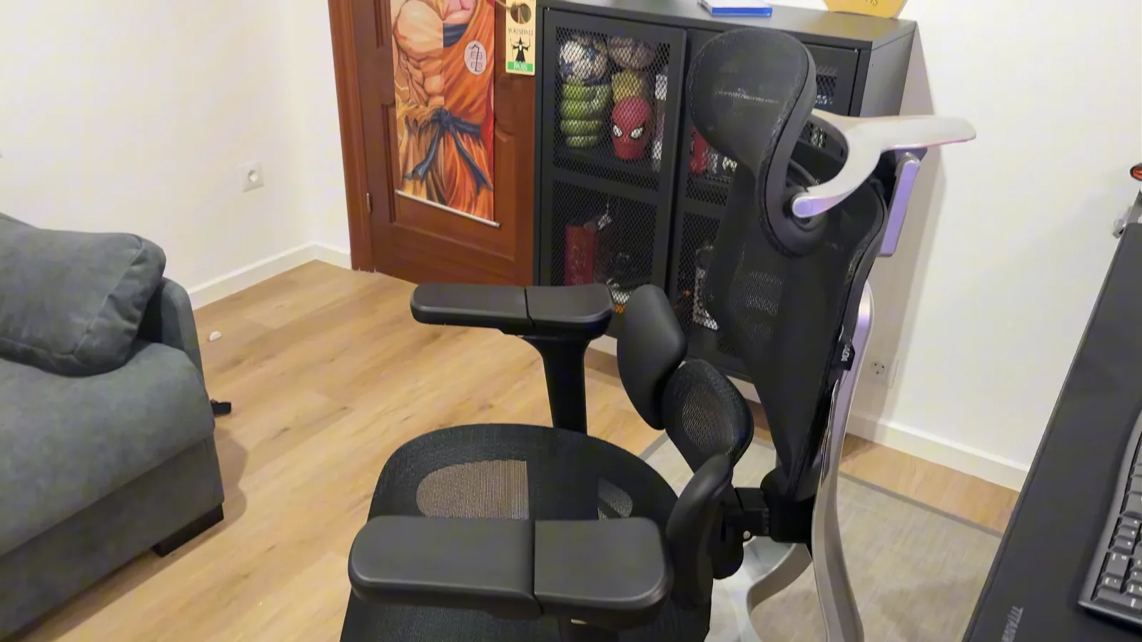 Silla ergonómica Hbada de malla en el setup de Elopi23