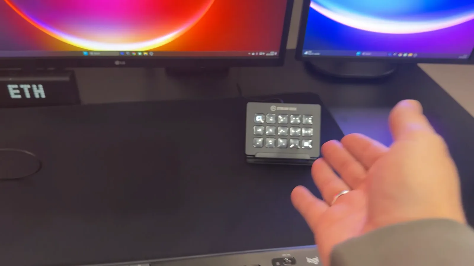 El Stream Deck de Elopi23 sobre la mesa de directos