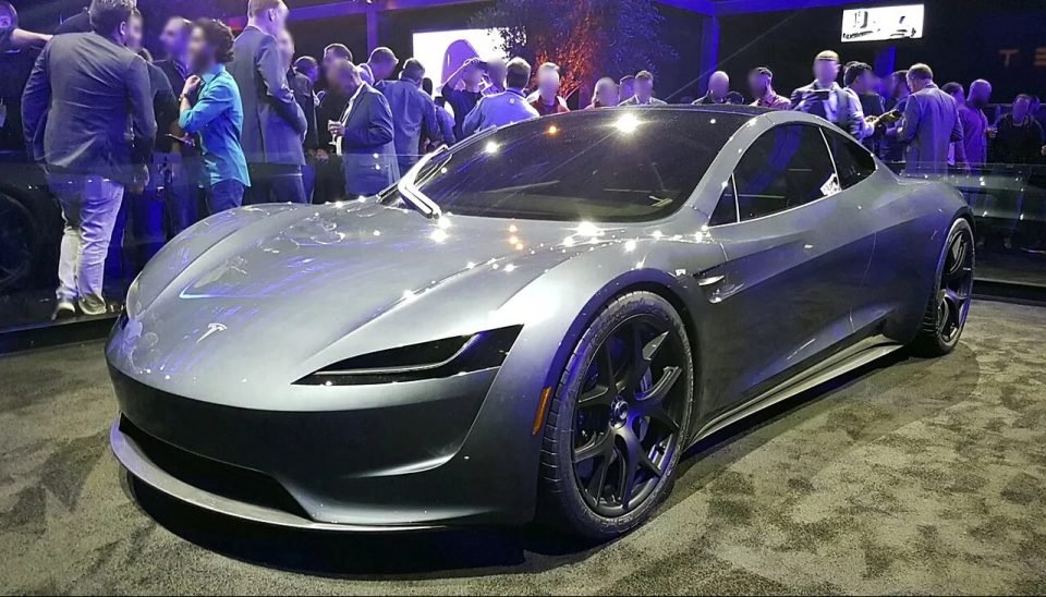 El prototipo plateado del Tesla Roadster en su primera presentación, en noviembre de 2017